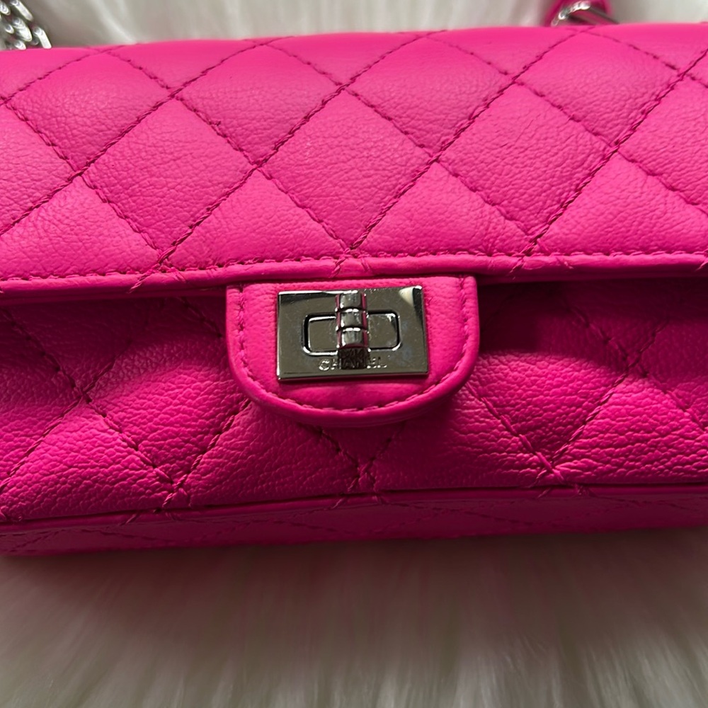 CHANEL Quilted 2.55 Reissue Flap mini Belt Bag Fluorescent Pink - Picture 2 of 11